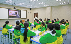 與清華大學(xué)合作遠(yuǎn)程教學(xué)平臺(tái)投入使用-248.jpg